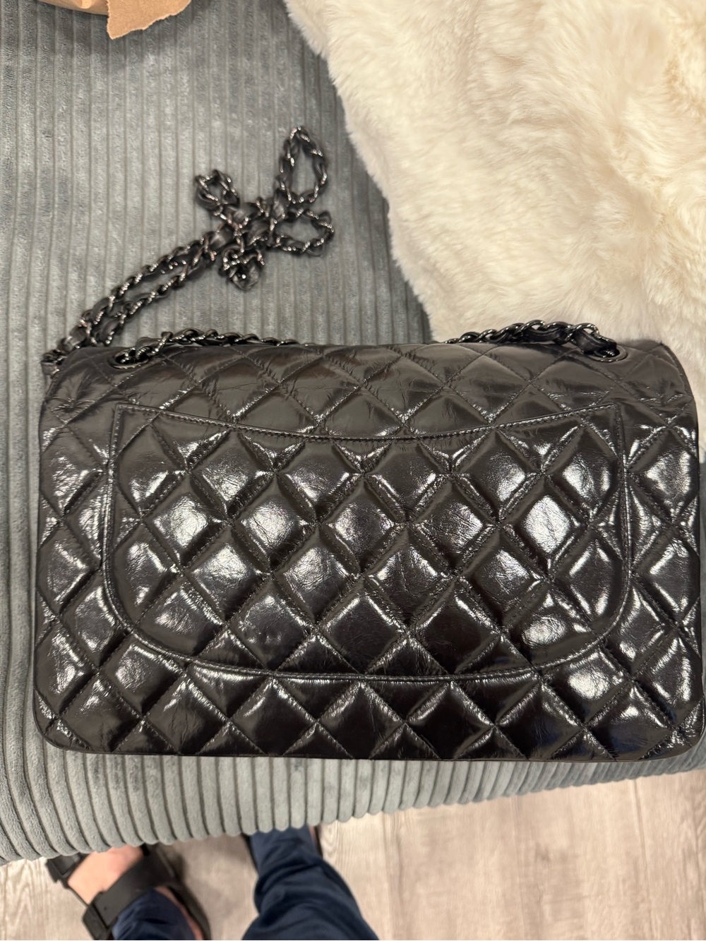 CHANEL Black Quilted Shoulder Bag with Chain Strap - Picture 6 of 7